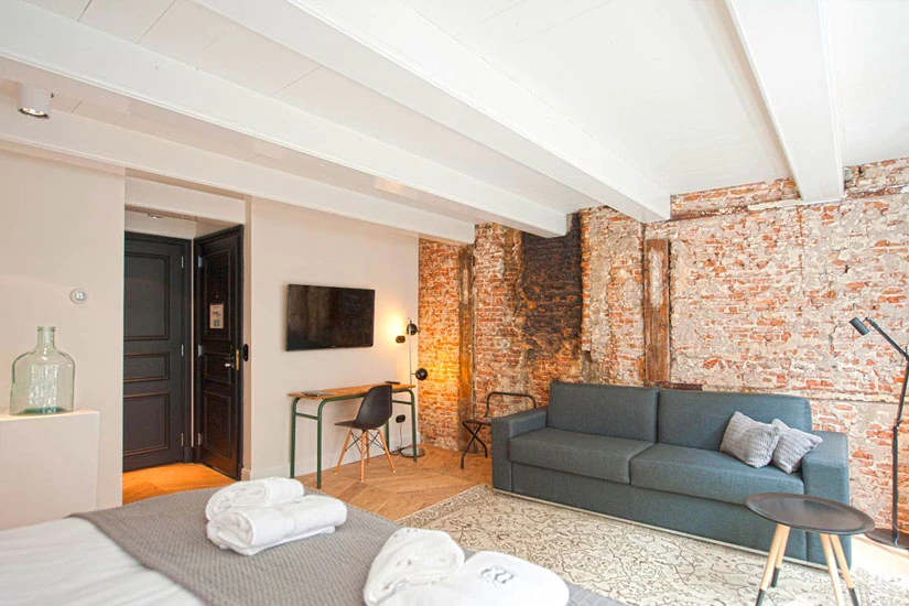 Luxurious Huidenstraat Suite