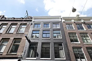 Apartment building other angle Runstraat suite Amsterdam